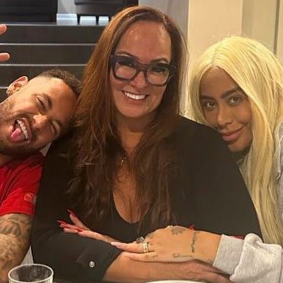 Neymar estava na Arábia Saudita a trabalho, Rafaella Santos estava na Disney e Nadine Gonçalves só foi conhecer Mavie dois dias após o parto