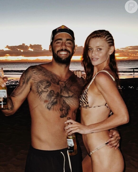 Cintia Dicker é esposa do surfista e ex-BBB Pedro Scooby