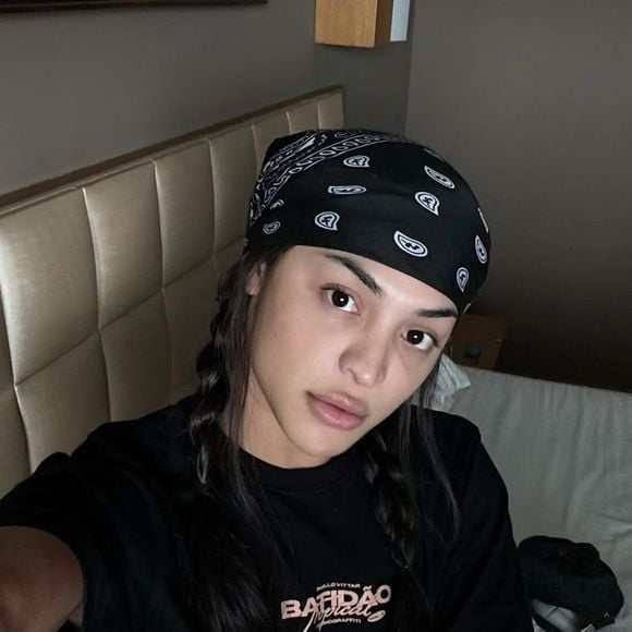 Para comemorar tanto sucesso, Pabllo Vittar resolveu aumentar a temperatura da internet nesta quarta-feira (24) com fotos ousadas
