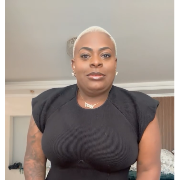 Jojo Todynho apareceu de cinta e ressaltou que só mostrará o resultado definitivo dos procedimentos quando também fizer cirurgia nos seios