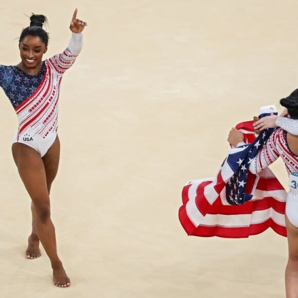 Simone Biles defendeu seu time dos comentários de MyKayla Skinner