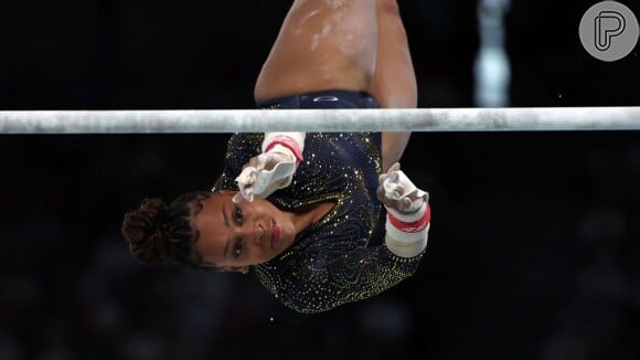 A ginasta Lorrane Oliveira tem 1,53m de altura