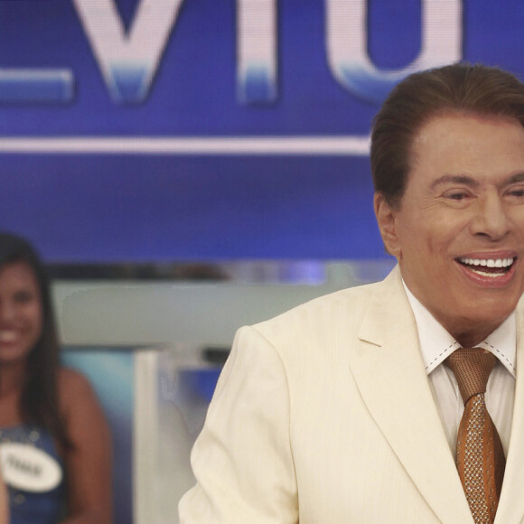 Silvio Santos teria sofrido recaída nos sintomas da gripe H1N1, segundo o colunista Gabriel Perline, da revista Contigo