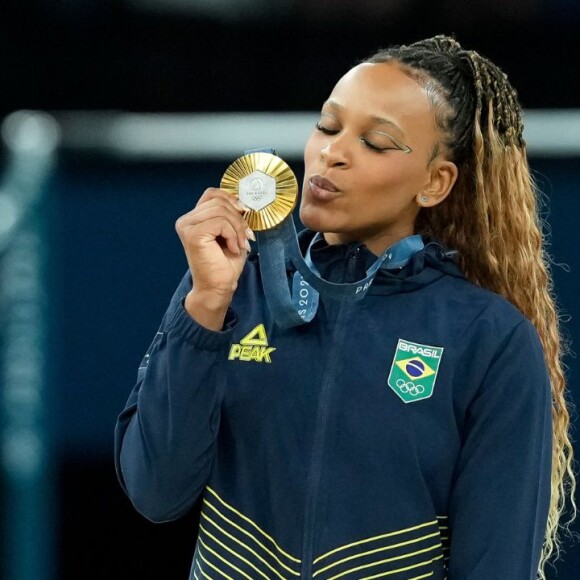 Rebeca Andrade superou Simone Biles e conquistou o ouro no solo