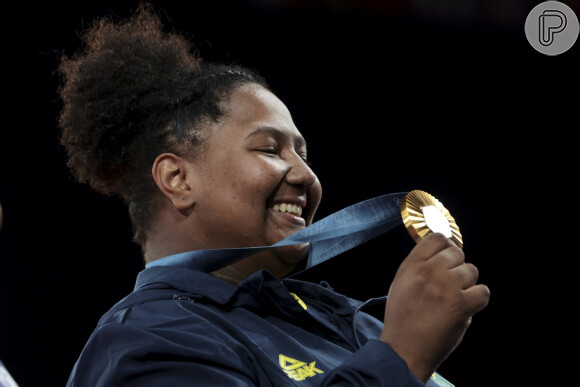 Beatriz Souza conquistou medalha de ouro, tal como Rebeca Andrade nas Olimpíadas 2024