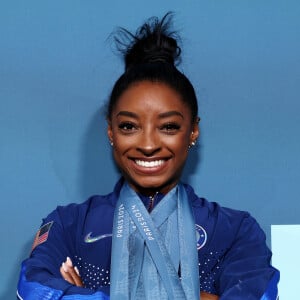 Simone Biles com suas 4 medalhas nas Olimpíadas de Paris 2024.