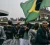 Isaquias Queiroz carregou a bandeira do Brasil na cerimônia de abertura das Olimpíadas de Paris 2024