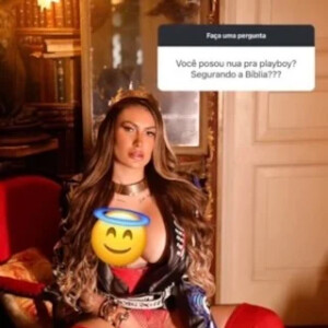 Andressa Urach causou polêmica ao posar nua com a bíblia na mão recentemente