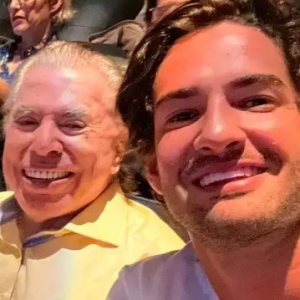 Poucos sabem, mas Alexandre Pato, marido de Rebeca Abravanel, estava sem banho em 1ª visita a Silvio Santos: 'Quebrado'