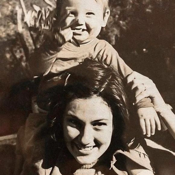 Rodrigo Santoro na infância com a mãe, Maria José Junqueira dos Reis
