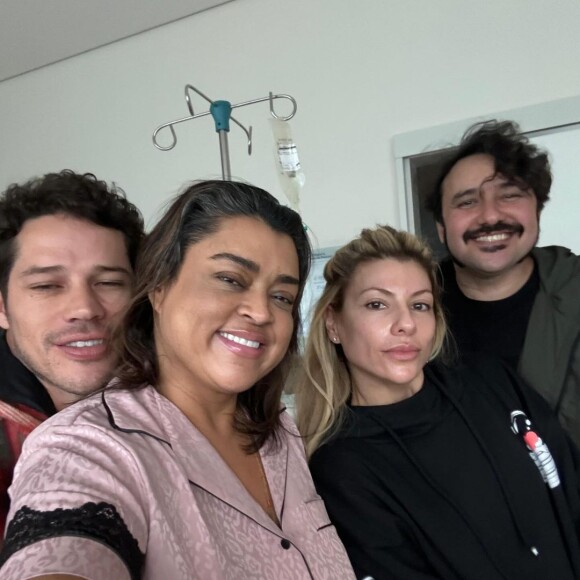 Preta Gil fez questão de agradecer ao apoio dos amigos.