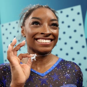 Simone Biles precisou ir morar num orfanato pois sua mãe era alcoolatra e viciada em drogas, e perdeu a guarda dos filhos.