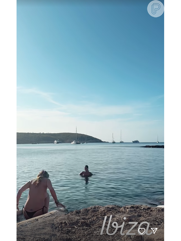 Luana Piovani curtiu muito o mar com uma amiga e se filmou em time lapse