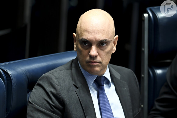 Se a exigência de um novo representante do X no Brasil não for atendida, Moraes autorizou a suspensão das atividades da plataforma no país até que todas as ordens judiciais sejam cumpridas