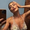 Juliana Paes dispensa biquíni e elege look branco SUPER recortado para fotos na praia; web reage: 'Tô sem respirar'