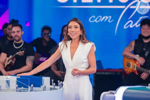 Patricia Abravanel comandou o primeiro 'Programa Silvio Santos' inédito após a morte do titular neste domingo (01)