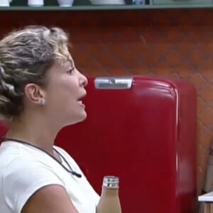 Bárbara Borges e Deolane foram rivais declaradas em 'A Fazenda' e protagonizaram várias brigas, com direito a ameaças