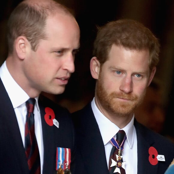 Príncipe William não queria que Príncipe Harry se casasse de barba