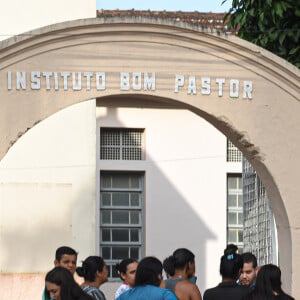 Deolane Bezerra está presa há dois dias e segue ganhando apoio dos fãs