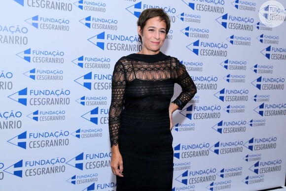 Andrea Beltrão prestigiou a cerimônia do Prêmio Cesgranrio de Teatro