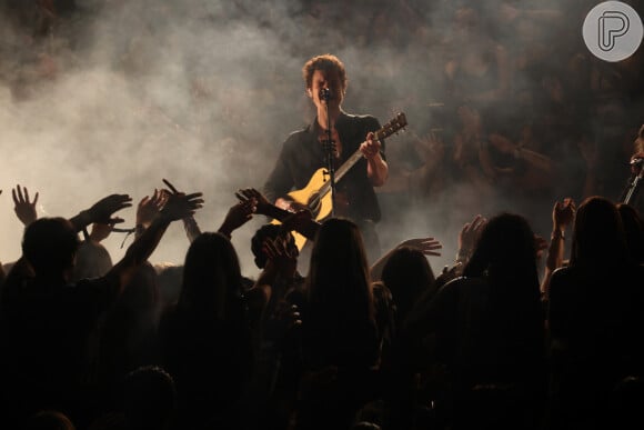 Shawn Mendes aprendeu a tocar violão aos 13 anos por conta própria, assistindo a vídeos no YouTube