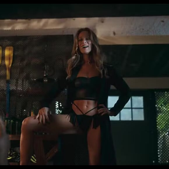 Corpo de Mariana Ximenes chamou atenção de internautas, especialmente sua barriga sarada em uma lingerie sexy