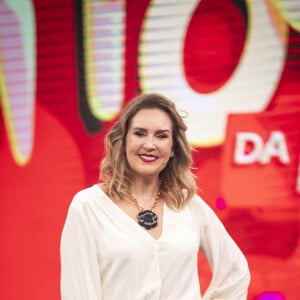 Renata Capucci, atualmente no 'Fantástico', fez comentários bem desagradáveis sobre a cantora no Twitter