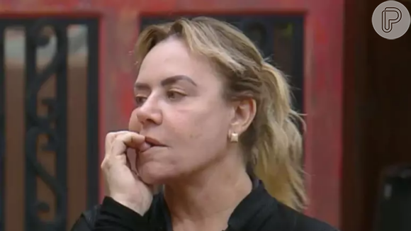 'Demitida por militância'? Anos antes de deixar o SBT, Flor Fernandez fez comentário transfóbico no 'Programa Silvio Santos'