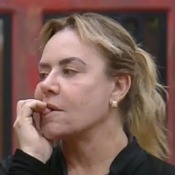 'Demitida por militância'? Anos antes de deixar o SBT, Flor Fernandez fez comentário transfóbico no 'Programa Silvio Santos'