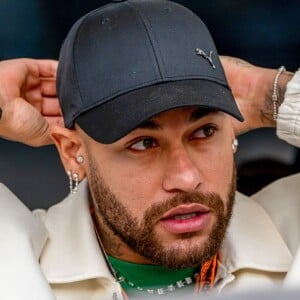 Modelo faz novo desabafo sobre suposta paternidade de Neymar e ataques que vem sofrendo na web