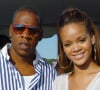 Teorias bizarras sobre o assunto chegaram até Rihanna, que foi descoberta em Barbados em 2004 e teve Jay-Z como empresário durante a maior parte da carreira