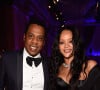 Rumor indica Rihanna teria ficado horas 'trancada' em uma sala com Jay-Z na Roc Nation até que assinasse seu contrato