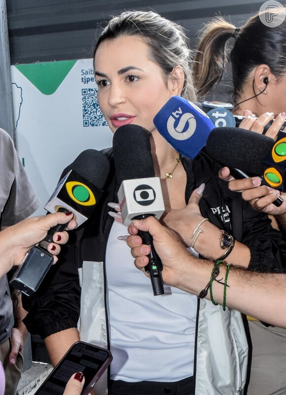 Deolane Bezerra conversou com a imprensa e negou crimes de lavagem de dinheiro e participação em jogos ilegais