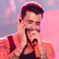 Gusttavo Lima faz pronunciamento em show após mandado de prisão e ganha recado de Andressa Suita: 'Estão tentando te tirar'