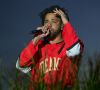 No mesmo ano de 'She Knows', J. Cole foi cancelado por música com letra problemática: 'Ignorante'