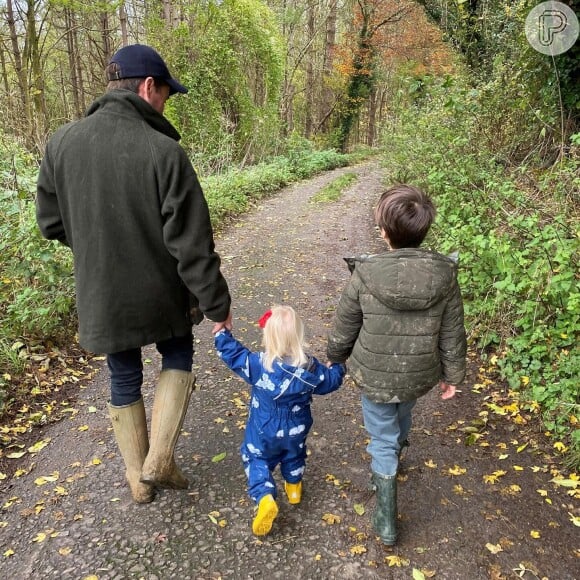 Em fotos recentes publicadas nas redes sociais, no Instagram, uma foto de Edoardo e Wolfie, dando as mãos para Sienna, filha do casal, enquanto a família desfruta de um passeio por uma trilha, no meio da floresta, pode ser observada.
