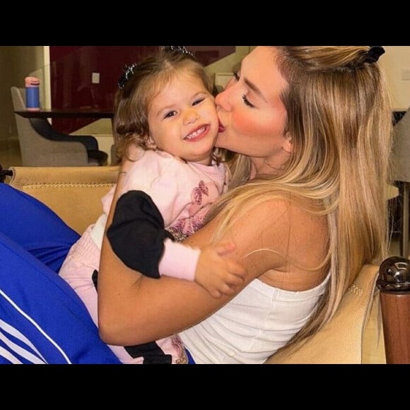 Maria Alice é a filha mais velha de Virginia.