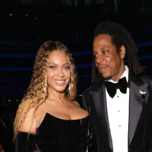 A cantora Jaguar Wright envolveu Jay-Z e Beyoncé em acusação de crimes: 'Eles fazem coisas desagradáveis. Manter as pessoas contra a vontade, colocar as pessoas em aviões enquanto estão inconscientes'