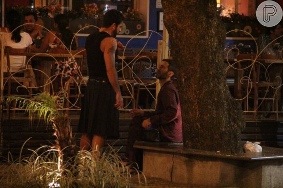 Mariana Ximenes, Reynaldo Gianecchini, Marc Jacobs e o namorado, Harry Louis, jantam juntos em um restaurante de Ipanema, no Rio, em 7 de abril de 2013