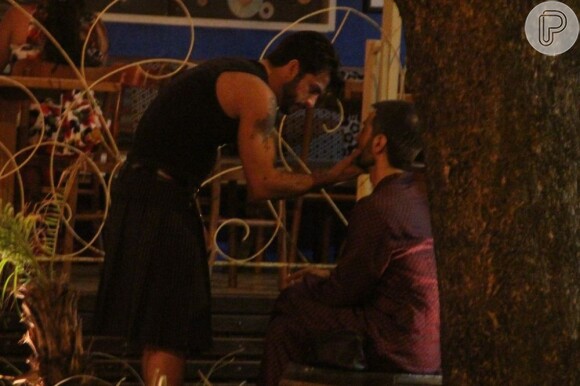 Mariana Ximenes, Reynaldo Gianecchini, Marc Jacobs e o namorado, Harry Louis, jantam juntos em um restaurante de Ipanema, no Rio, em 7 de abril de 2013