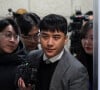 De acordo com as investigações, Seungri foi acusado de abusos no clube noturno Burning Sun, como prostituição e tráfico de drogas, como também jogos ilegais.