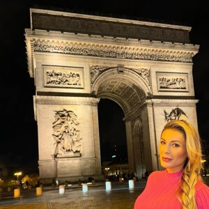 Foto de Andressa Urach em um dos principais pontos turísticos do mundo deu o que falar entre seus fãs