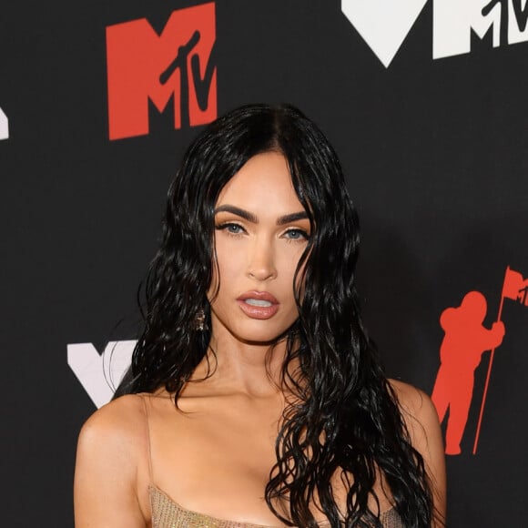 Para isso, Megan Fox segue uma dieta chamada 'Dieta dos 5 Fatores', que é composta por 5 refeições diárias