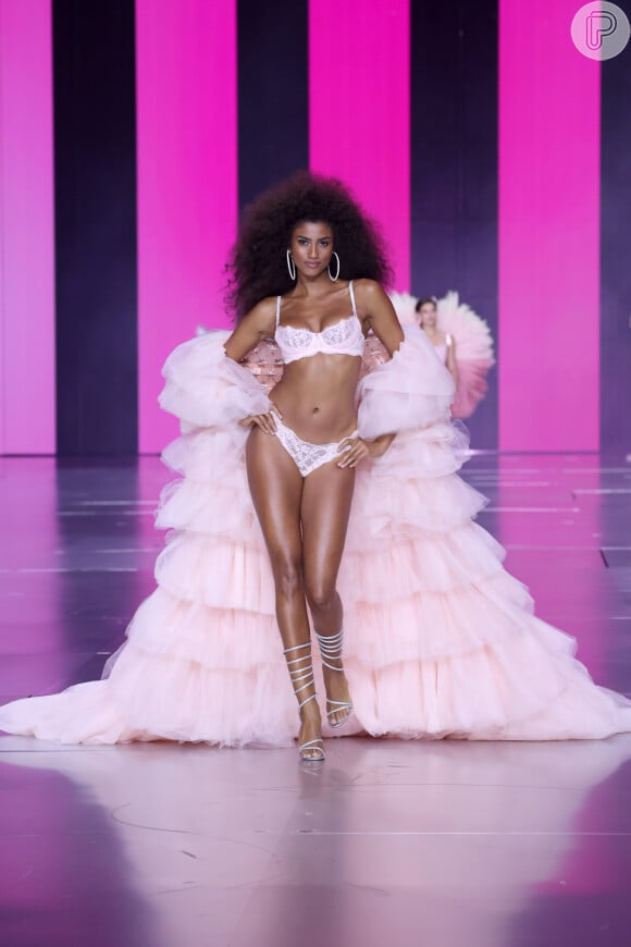 Modelos 50+, plus-size, trans e mais: grande retorno da Victoria's Secret Show 2024 é marcado por diversidade e muito glamour!