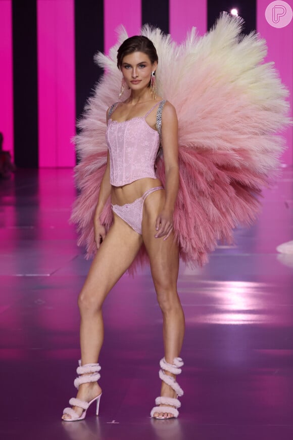 Modelos 50+, plus-size, trans e mais: grande retorno da Victoria's Secret Show 2024 é marcado por diversidade e muito glamour!