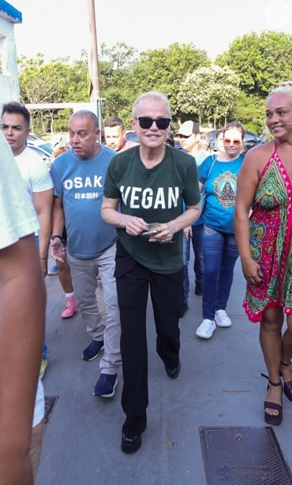 Esfoliação de Xuxa é feita com uma mistura de mel, açúcar cristalizado e óleo de amêndoa doce