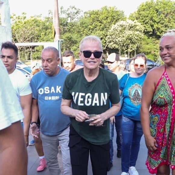 Esfoliação de Xuxa é feita com uma mistura de mel, açúcar cristalizado e óleo de amêndoa doce