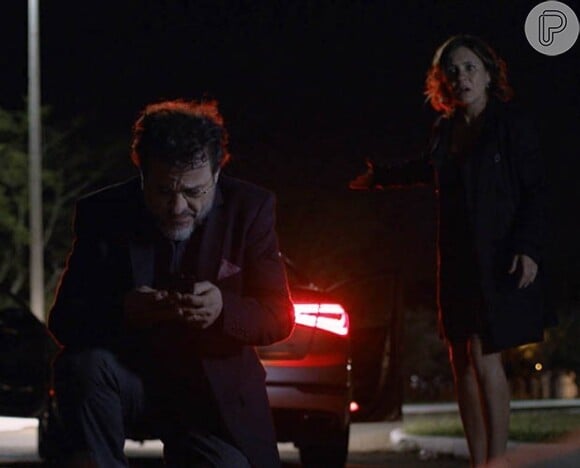 'Felizes Para Sempre?': Tânia (Adriana Esteves) e David (Bruno Giordano) atropelam uma mulher