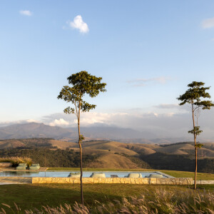 Casa de campo de Bruno Gagliasso e Giovanna Ewbank 'apresenta um projeto de sustentabilidade e recuperação ambiental do terreno', explica arquiteta