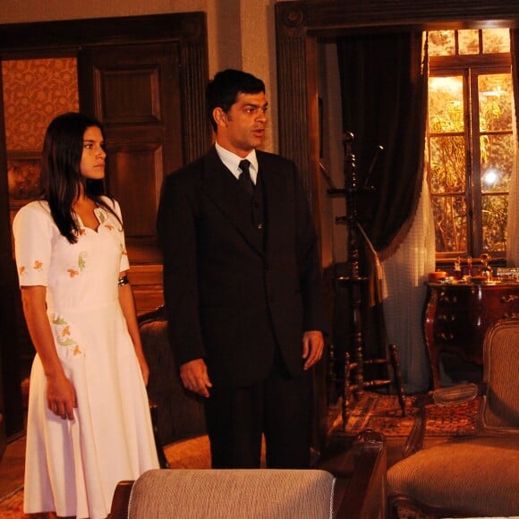 Na novela 'Alma Gêmea', Serena (Priscila Fantin) e Rafael (Eduardo Moscovis) foram perseguidos por Cristina (Flávia Alessandra)